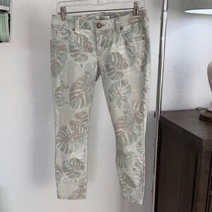 CAbi Leaf-Print Cropped Ankle Jeans in White and Tan